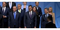  Orbánnal külön kezet fogott Biden a NATO-csúcson, amit Orbán stábja azonnal propagandacélra használt  