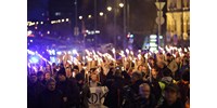  Újabb tüntetés: a Szent Gellért téren gyűltek össze a kegyelembotrányra emlékezők  