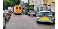  Tömegbe hajtott egy autós Németországban  