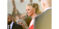 Britney Spears rágyújtott egy repülőn, de a légiutaskísérők hamar közbeléptek
