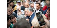  Orbán megint szűk körben kampányolt, szerinte „aki fizet, az rendeli a zenét”  