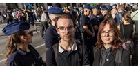  „Azért elég ijesztő, hogy 19 évesen, 160 centivel 10 rendőr körbevesz”  