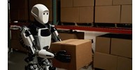  172 cm magas, 72,5 kilós, emberszerű, és 25 kilót is lazán megemel – videón az új robot  