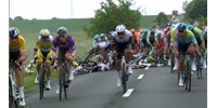  Tömegbukás volt a Tour de Hongrie-n, több versenyző kórházba került – videó  