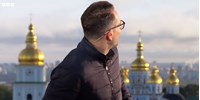  A BBC tudósítója épp élőben bejelentkezett Kijevből, amikor egy rakéta becsapódott a városba – videó  