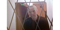  Minden reggel egy putyinista énekes hazafias dalát kell hallgatnia Navalnijnak a börtönben  