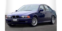  7 ezer kilométerrel árulnak egy 27 éves remek BMW 528i-t  