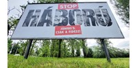  Irányt váltott a Fidesz kampánya: a háborús plakátok után itt vannak a békések  