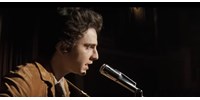 „Furának kell lenned ahhoz, hogy lekösd a közönség figyelmét” – kijött az új előzetes a Bob Dylan-filmhez