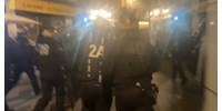  Összecsaptak a rendőrök és a tüntetők Párizsban   
