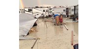  Burning Man fesztivál: egy ember meghalt, tízezrek ragadtak a sártengerben  