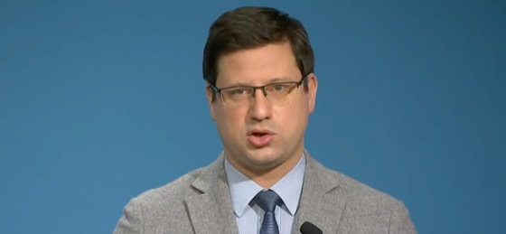 Itthon Gulyas Gergely Feljelenti A Lapokat Amelyek Azt Irtak Hogy Koncz Zsofiaval Van Viszonya Hvg Hu