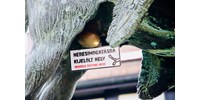 "Heresimogatásra kijelölt hely" táblát kapott Hadik András lovasszobra