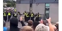 Zavargásokba torkollott egy bevándorlásellenes tüntetés Nagy-Britanniában