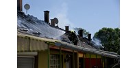  Képeken a ferencvárosi tűz – a tetőszerkezet leégett, a házsor lakhatatlanná vált  