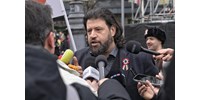  Puzsér Róbert az átláthatósági törvény megszavazásának elhalasztása ellenére is megtartja tüntetését a Kossuth téren  