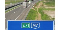 Kiürítettek az M7-esen egy benzinkutat, mert kamion döntötte ki a gázkutat