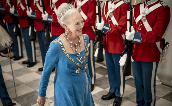 Megfosztotta királyi címeiktől az unokáit a dán királynő