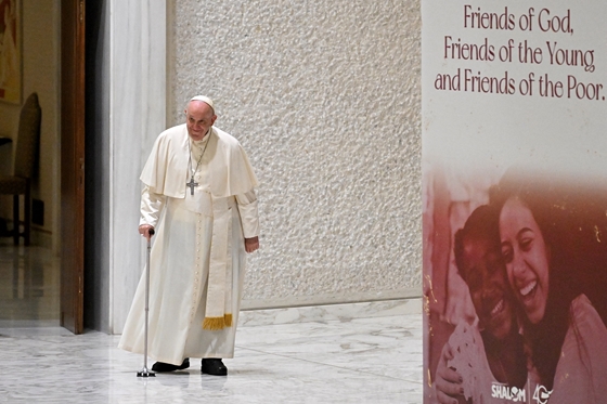 Egy német püspök szerint igaza van Ferenc pápának és felül kell vizsgálni a cölibátust