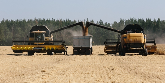 Műholdfelvételeken látni, hogyan lopják az ukrán gabonát az oroszok