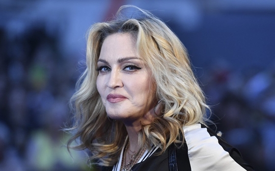 Life + Style: los hijos de Madonna, los seis, se pueden ver en una foto rara