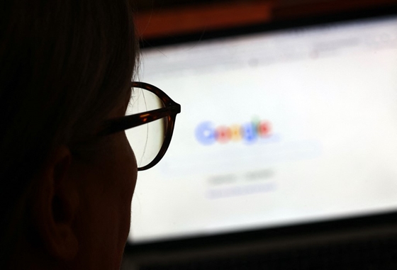 Izzott a törlés gomb a Google-nél, 5,2 milliárd káros hirdetést vett ki a rendszeréből 2022-ben