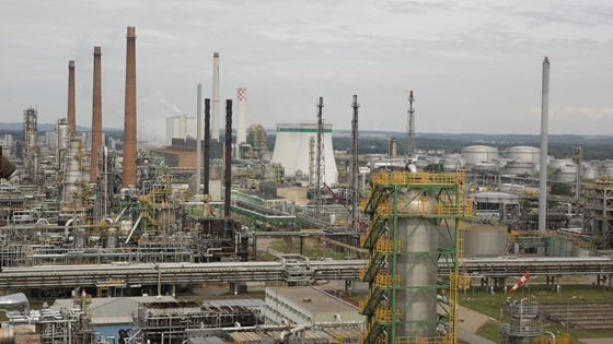 Economía: G7 comprará petróleo ruso al precio máximo, pero Moscú se niega a entregar