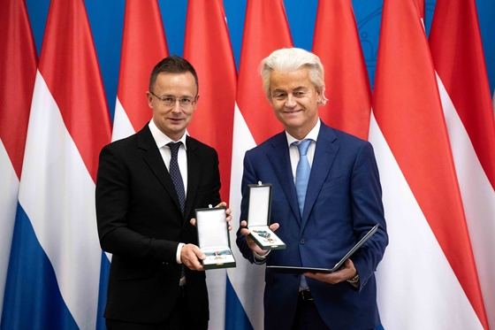 Szijjártó átadta az állami kitüntetést Geert Wilders holland szélsőjobboldali politikusnak