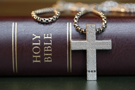 Life + Style: La Biblia ha sido retirada de bibliotecas de Texas por quejas sobre su contenido