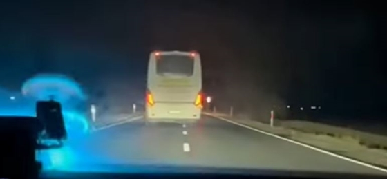 Négy megyét átszelt a busztolvaj, aki végül az árokba borult – videó