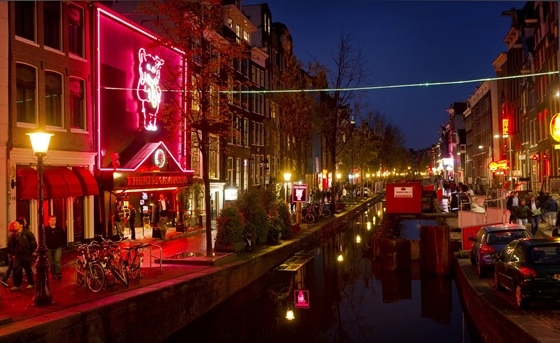 Reklámhadjáratot indított Amszterdam a brit bulituristák elrettentésére