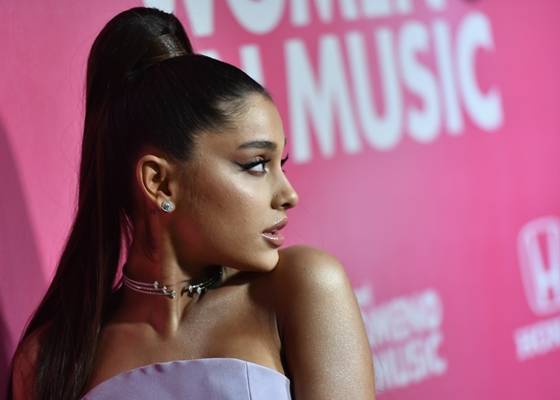 Life + Style: Ariana Grande está casada