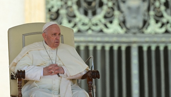 Ferenc pápa tequilával gyógyítaná a fájó térdét