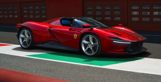 Coche: Llegó el nuevo modelo de Ferrari por 735 millones de florines, pero no hay más copias a la venta