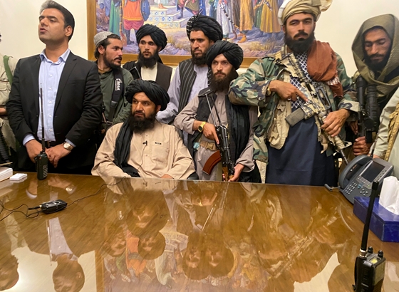 Mundo: Queda tanto dinero en Afganistán que los talibanes comenzaron a pagar trabajadores de trigo a trabajadores de trigo