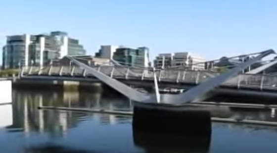 Épült egy nyitható híd Írországban, de éveken át zárva maradt, mert elveszett a távirányítója