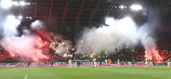 Megbüntette az UEFA a Fradit a Slovan elleni meccseken történtek miatt