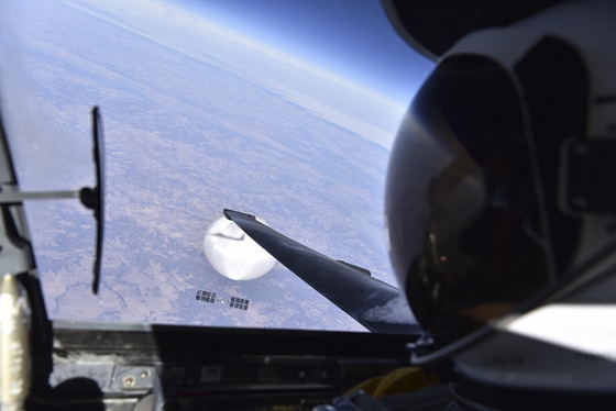 Különleges fotót tett közzé a kínai kémballonról a Pentagon