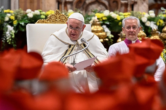Hamarosan kiengedhetik a hörgőgyulladással kezelt Ferenc pápát a kórházból
