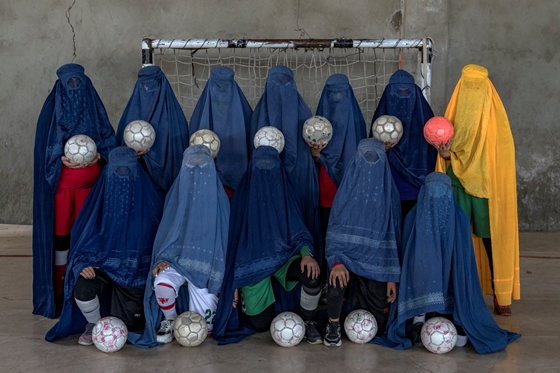 Elképesztő fotók készültek a titokban, törvényellenesen sportoló afgán nőkről
