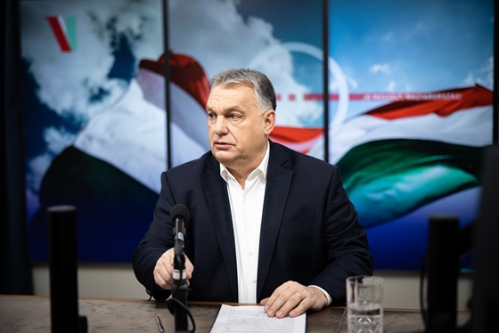 Bekéretett magyar nagykövet ide, Orbánt kiosztó ukrán polgármester oda, a miniszterelnök nem zökkent ki a narratívájából